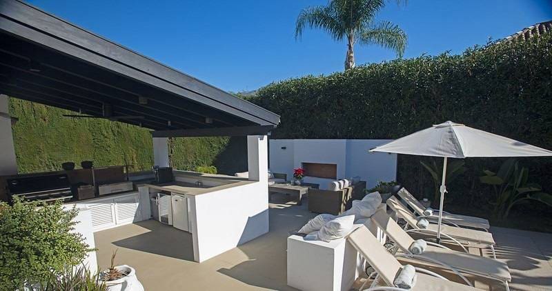 4 sovrum Villa till salu i Nueva Andalucia med pool garage - 2 350 000 € (Ref: 8209349)