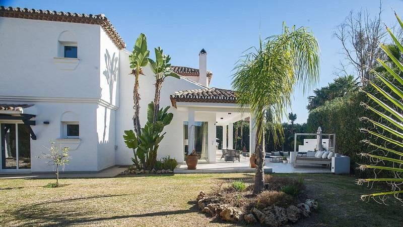 4 sovrum Villa till salu i Nueva Andalucia med pool garage - 2 350 000 € (Ref: 8209349)