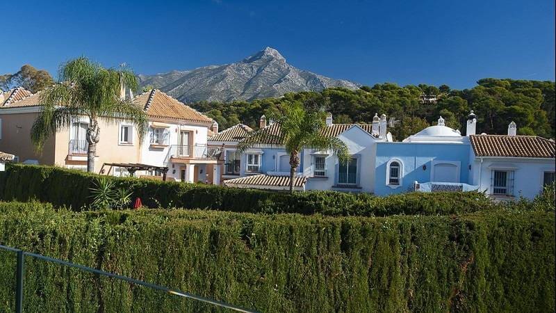 4 sovrum Villa till salu i Nueva Andalucia med pool garage - 2 350 000 € (Ref: 8209349)