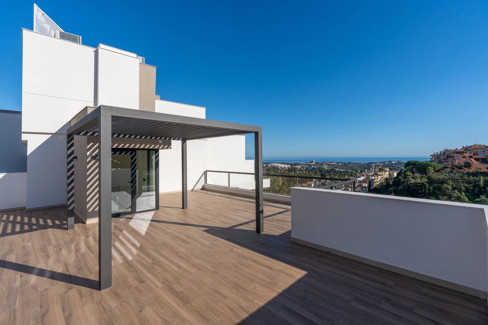 3 soveværelse Penthouse til salg i Nueva Andalucia med swimmingpool garage - € 1.015.000 (Ref: 8430736)