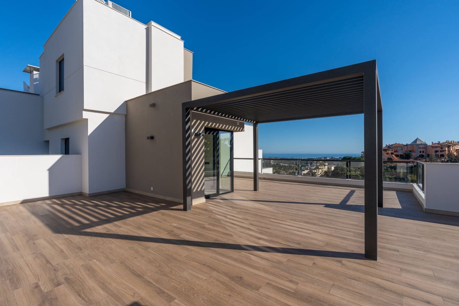 3 soveværelse Penthouse til salg i Nueva Andalucia med swimmingpool garage - € 1.015.000 (Ref: 8430736)