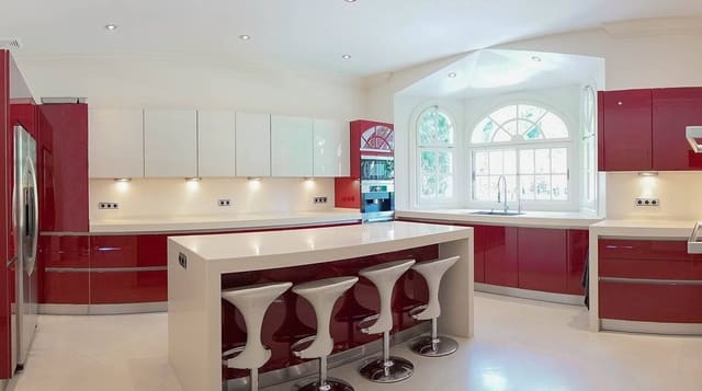 11 quarto Moradia para venda em El Paraiso, Estepona com piscina garagem - 7 950 000 € (Ref: 8488884)