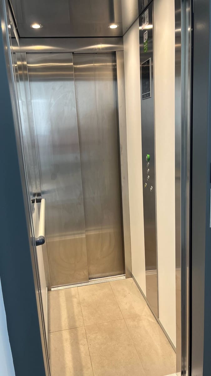 4 bedroom Villa for sale in La Quinta with pool garage - € 3,995,000 (Ref: 8668390)