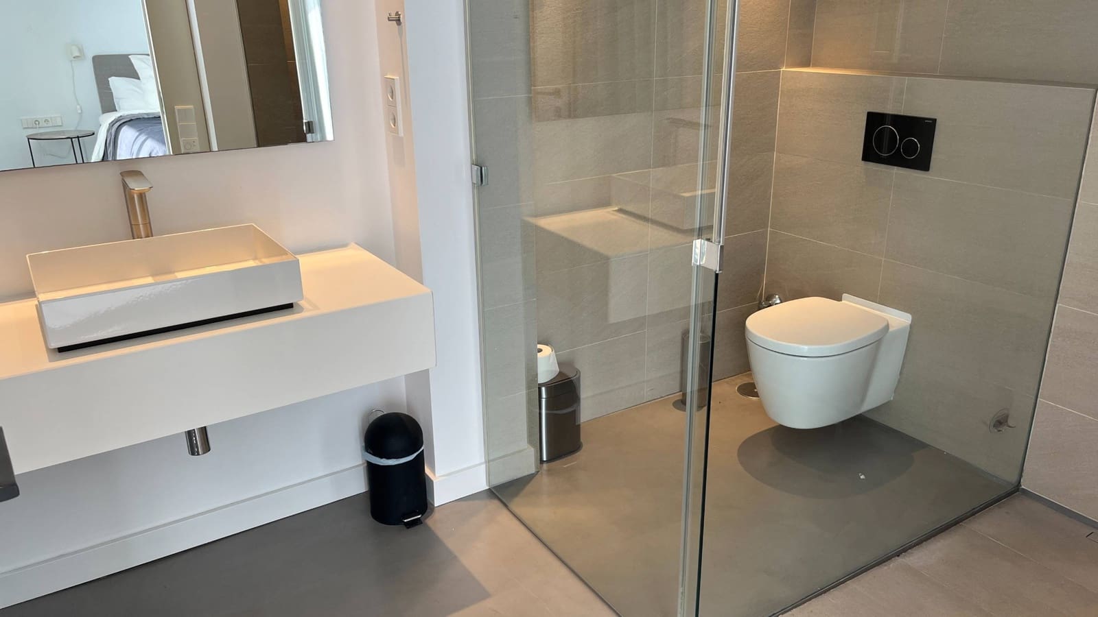 4 bedroom Villa for sale in La Quinta with pool garage - € 3,995,000 (Ref: 8668390)