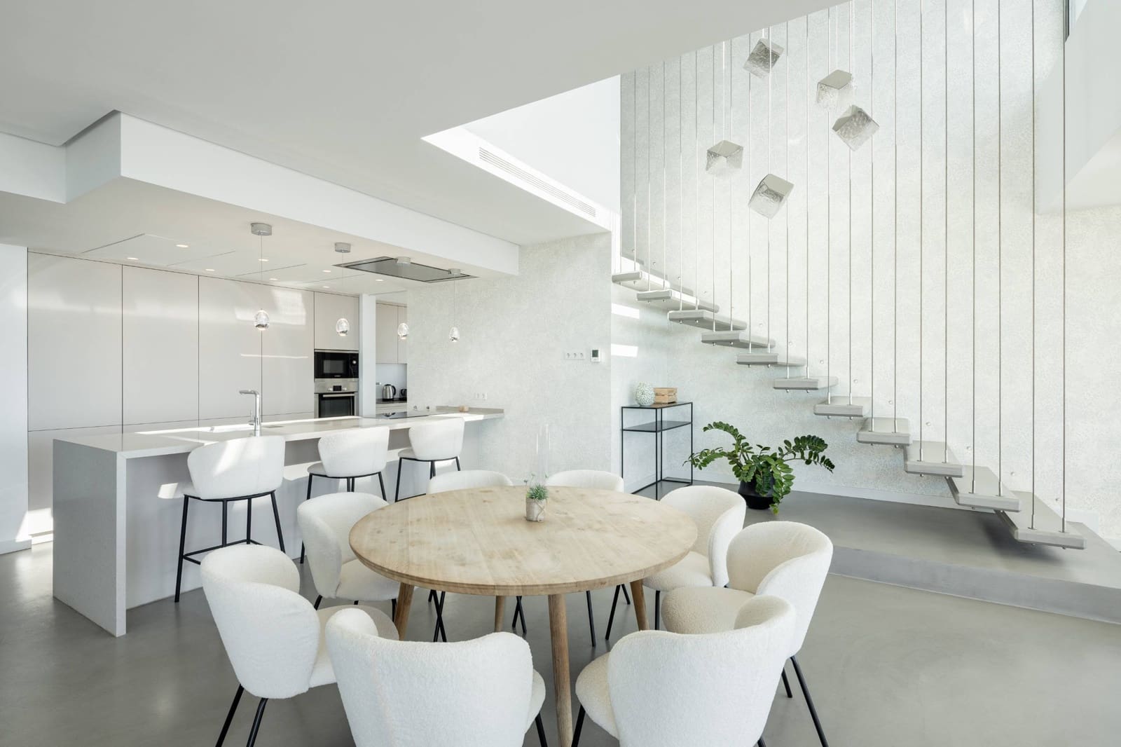 4 bedroom Villa for sale in La Quinta with pool garage - € 3,995,000 (Ref: 8668390)