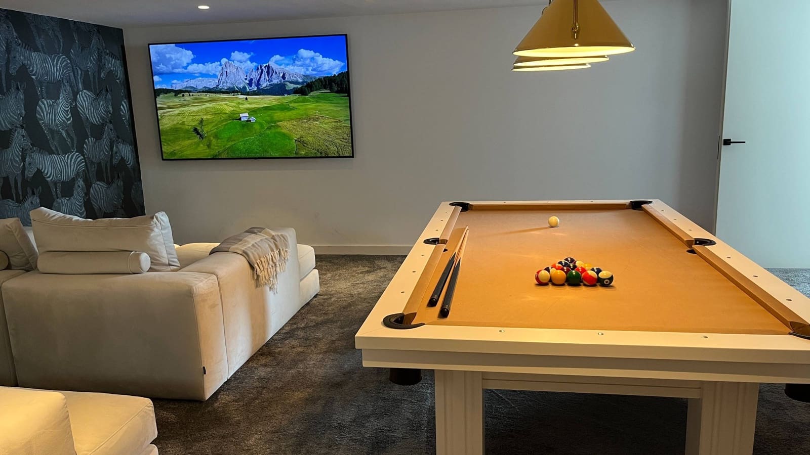 4 bedroom Villa for sale in La Quinta with pool garage - € 3,995,000 (Ref: 8668390)