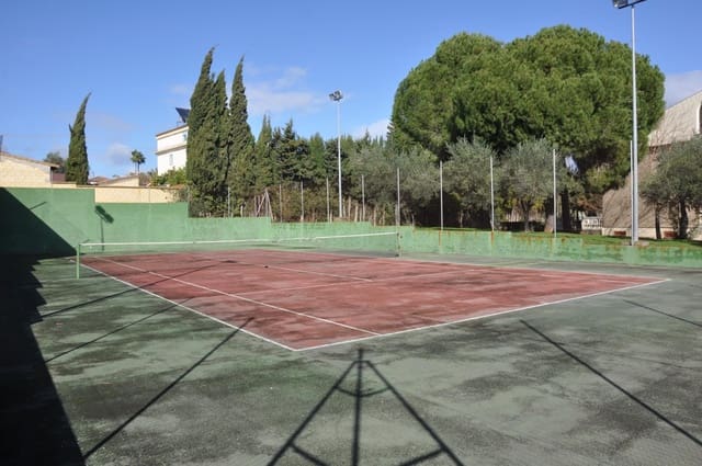 9 chambre Villa/Maison à vendre à Palomares del Río avec piscine garage - 1 020 000 € (Ref: 8798984)