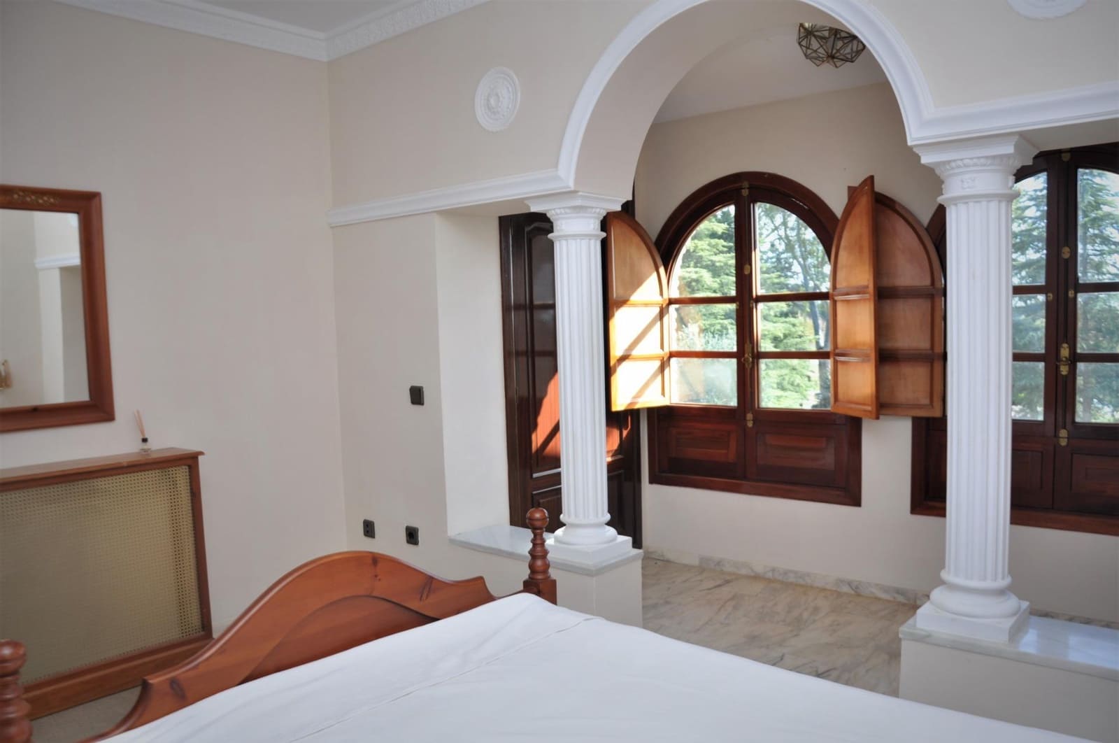 9 soveværelse Villa til salg i Palomares del Rio med swimmingpool garage - € 1.020.000 (Ref: 8798984)