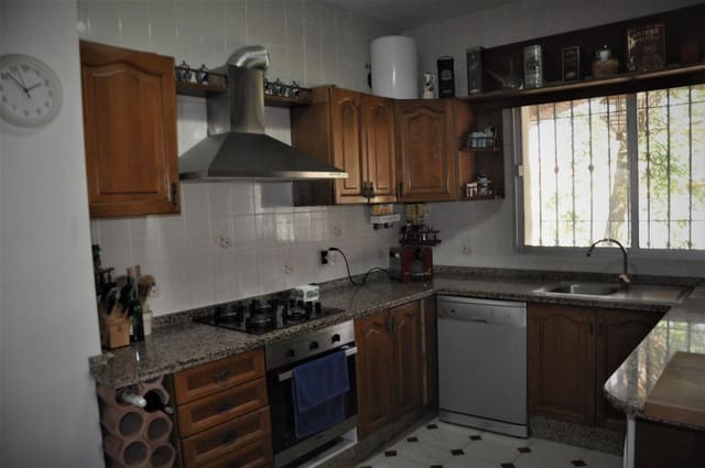 9 chambre Villa/Maison à vendre à Palomares del Río avec piscine garage - 1 020 000 € (Ref: 8798984)