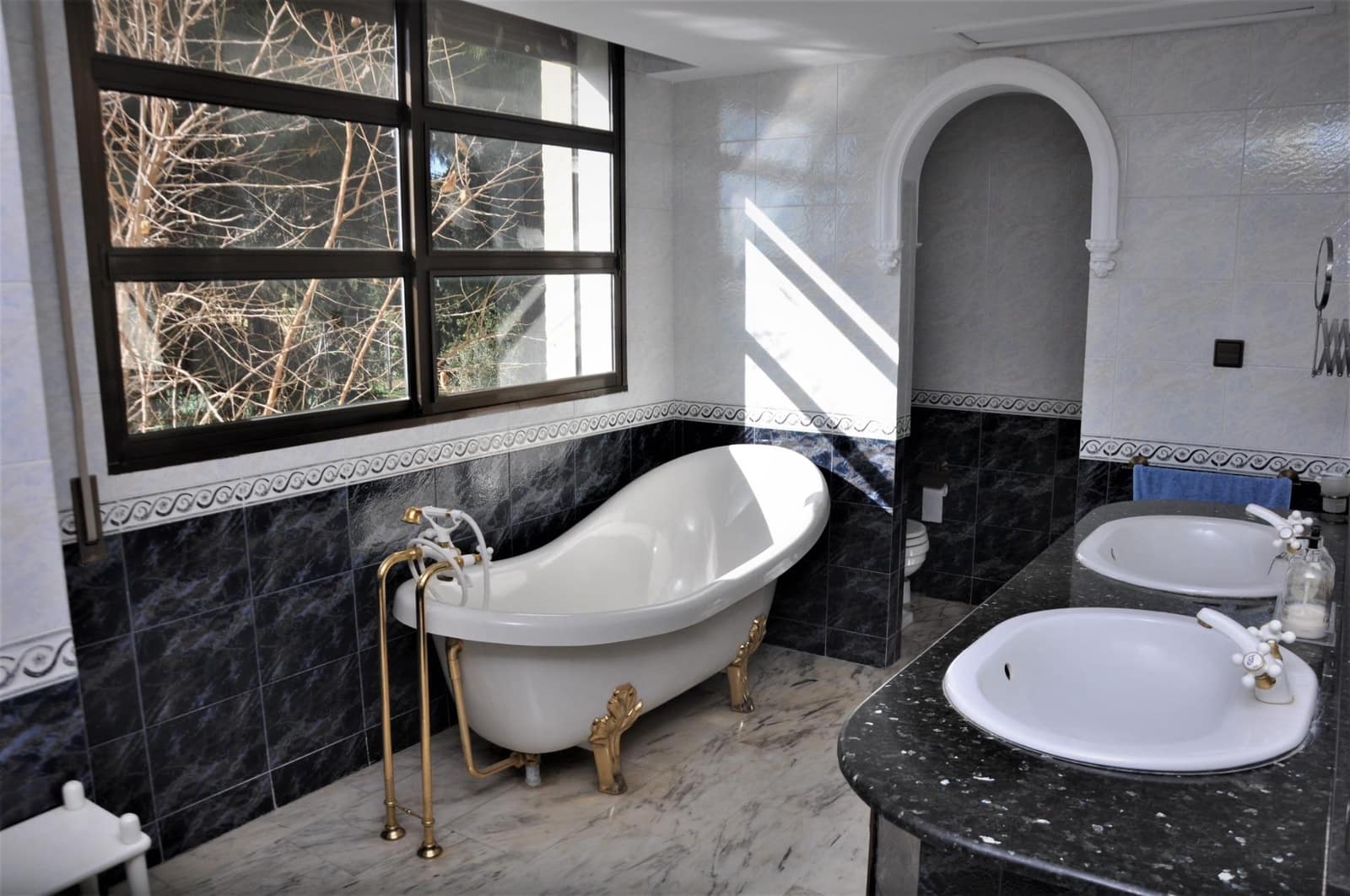 9 soveværelse Villa til salg i Palomares del Rio med swimmingpool garage - € 1.020.000 (Ref: 8798984)