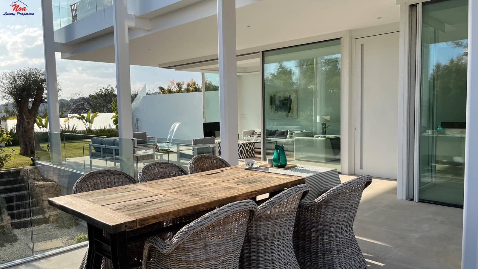 4 bedroom Villa for sale in Marbella with pool garage - € 1,950,000 (Ref: 8829349)