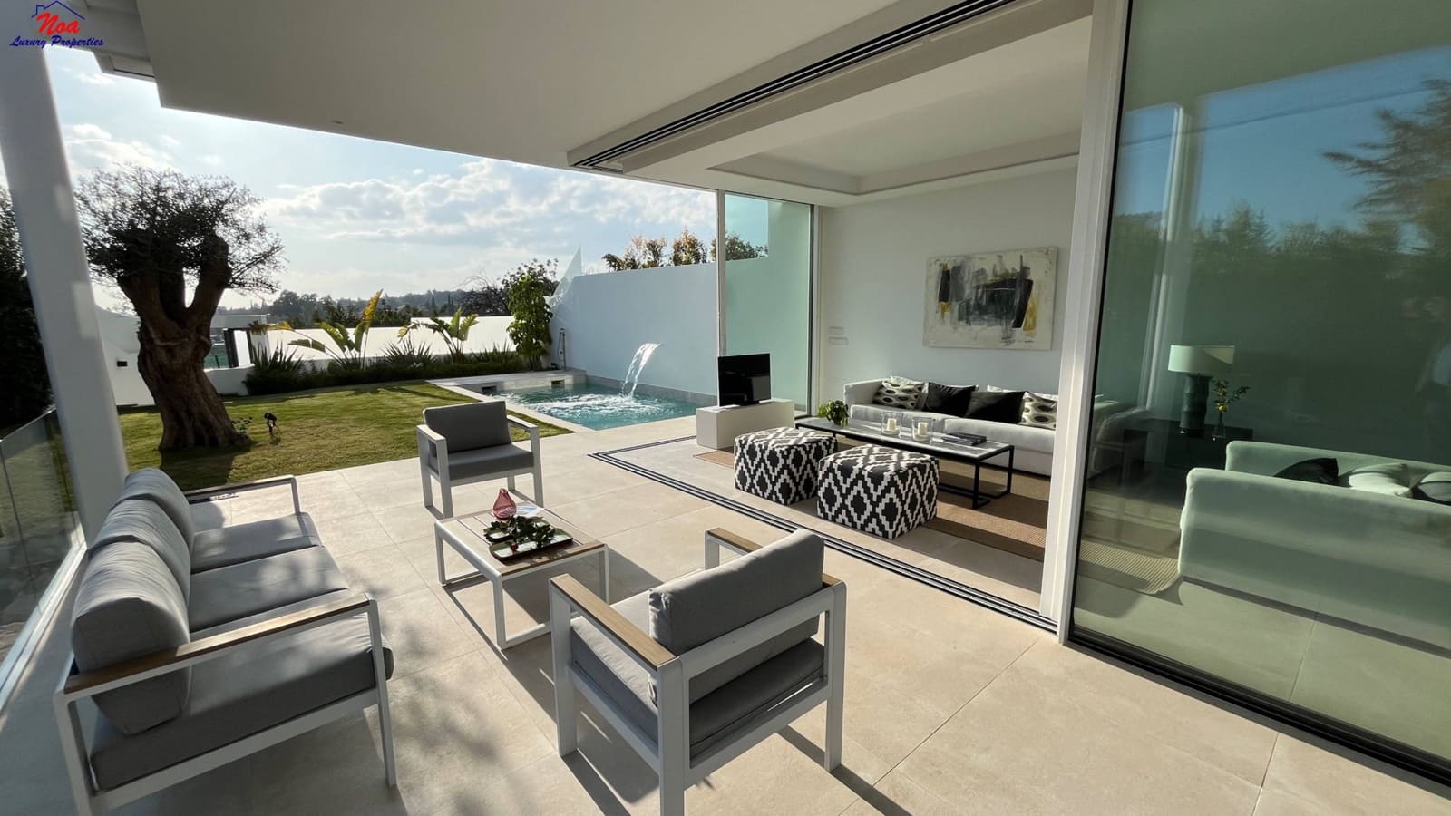 4 bedroom Villa for sale in Marbella with pool garage - € 1,950,000 (Ref: 8829349)