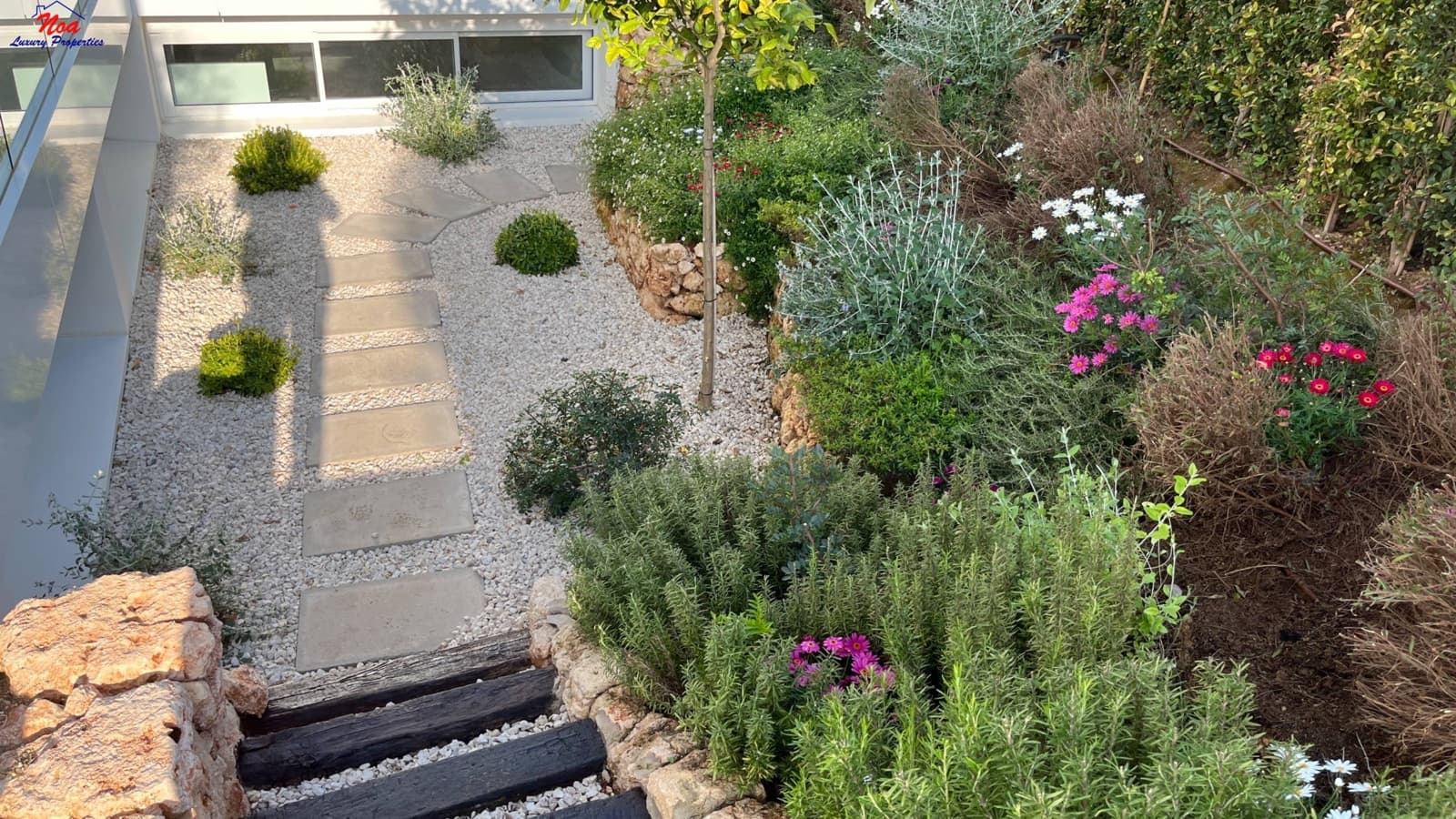 4 bedroom Villa for sale in Marbella with pool garage - € 1,950,000 (Ref: 8829349)