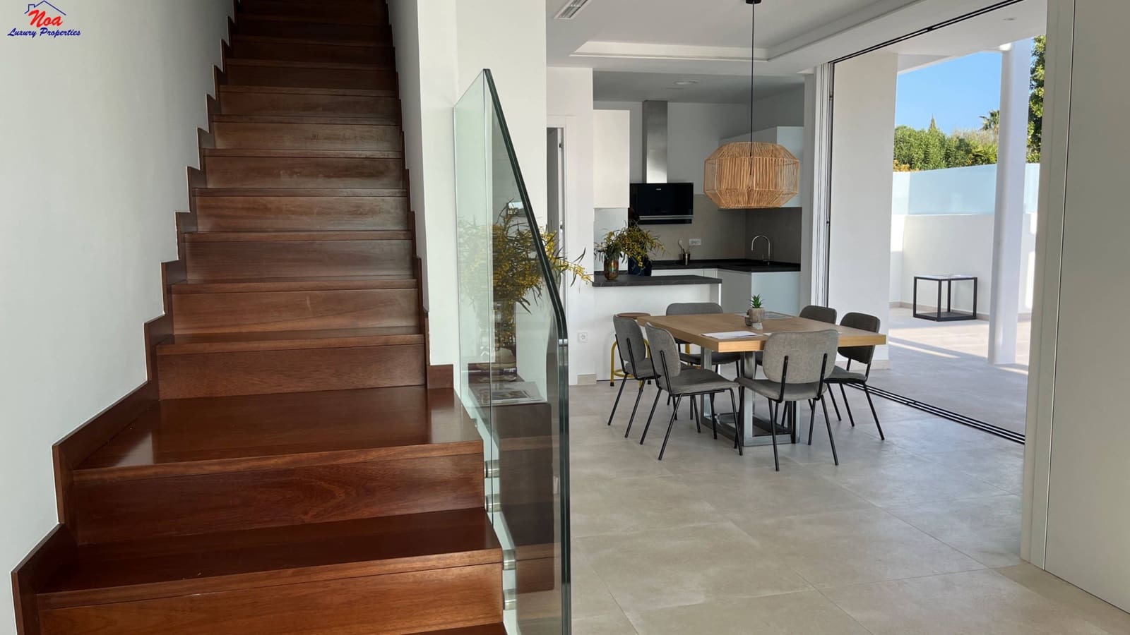 4 slaapkamer Villa te koop in Marbella met zwembad garage - € 1.950.000 (Ref: 8829349)