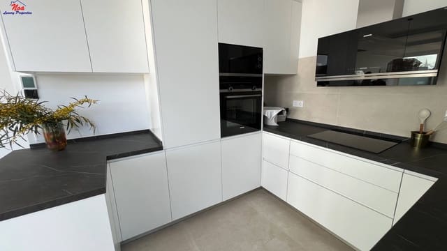 4 slaapkamer Villa te koop in Marbella met zwembad garage - € 1.950.000 (Ref: 8829349)