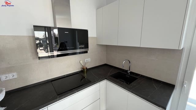 4 slaapkamer Villa te koop in Marbella met zwembad garage - € 1.950.000 (Ref: 8829349)