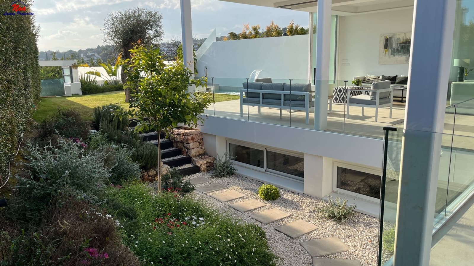 4 slaapkamer Villa te koop in Marbella met zwembad garage - € 1.950.000 (Ref: 8829349)