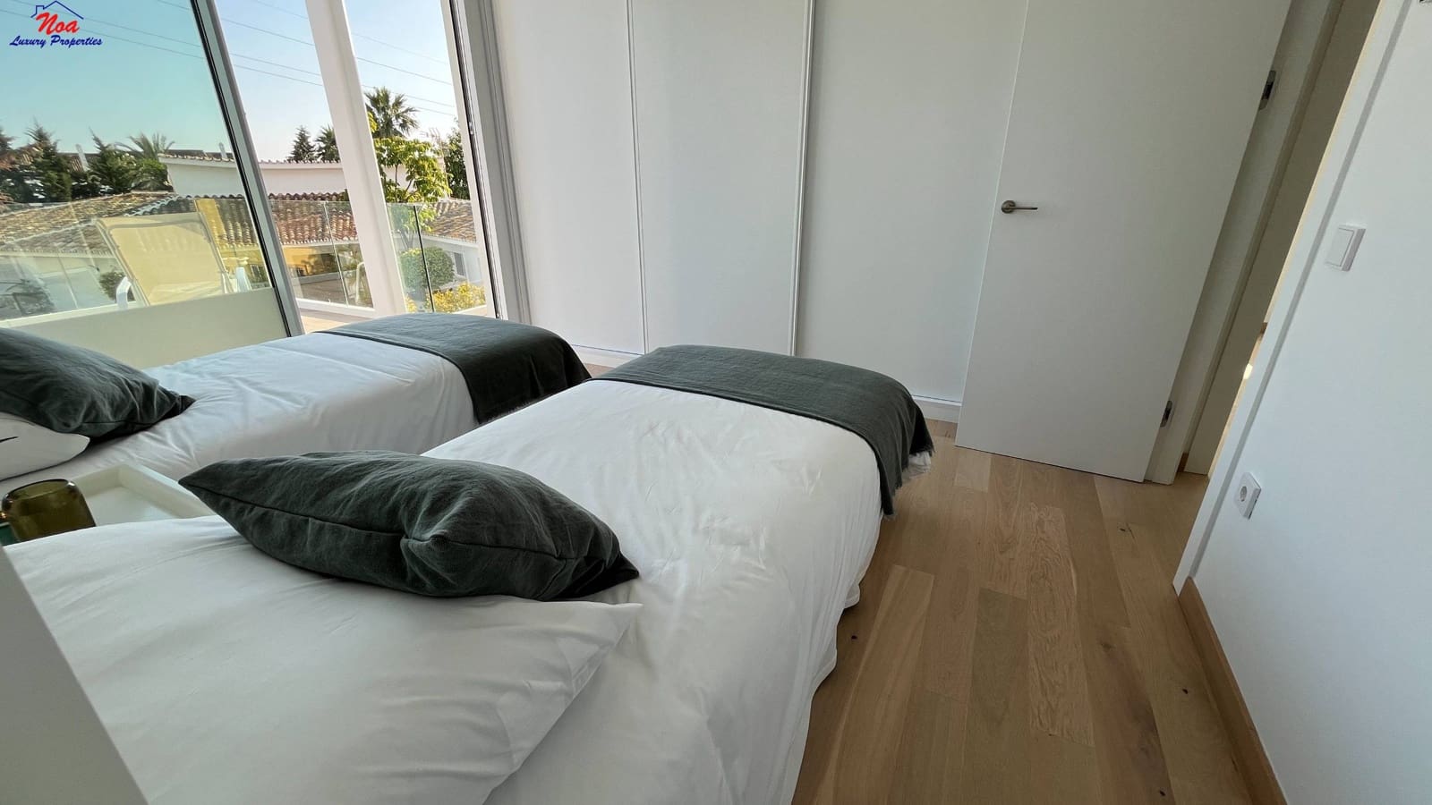 4 slaapkamer Villa te koop in Marbella met zwembad garage - € 1.950.000 (Ref: 8829349)