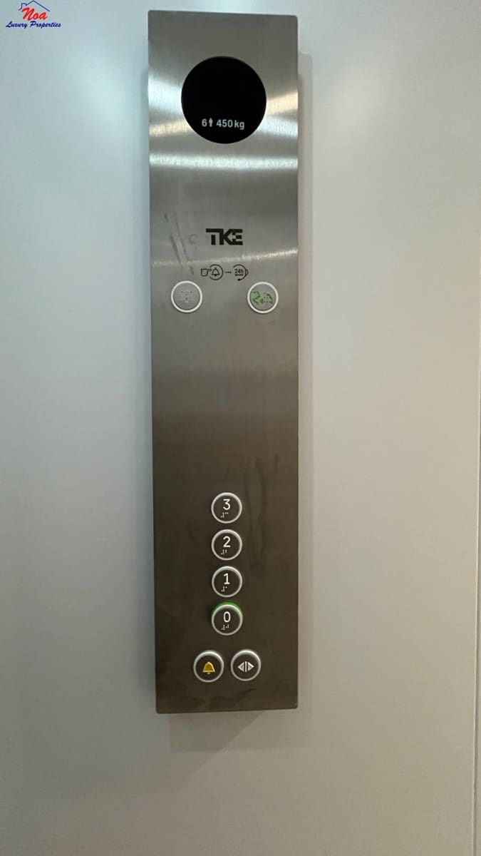 4 slaapkamer Villa te koop in Marbella met zwembad garage - € 1.950.000 (Ref: 8829349)