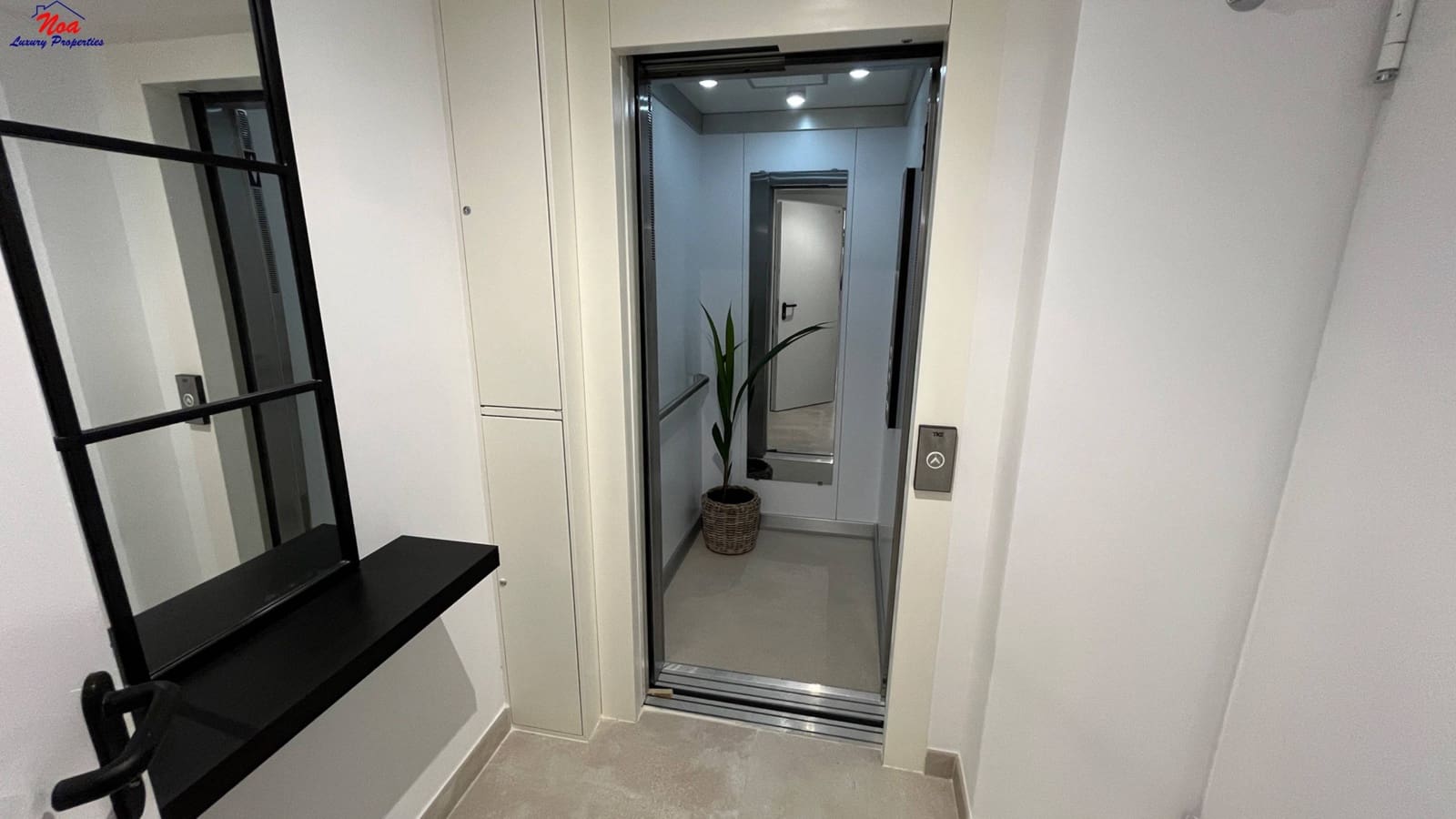 4 slaapkamer Villa te koop in Marbella met zwembad garage - € 1.950.000 (Ref: 8829349)