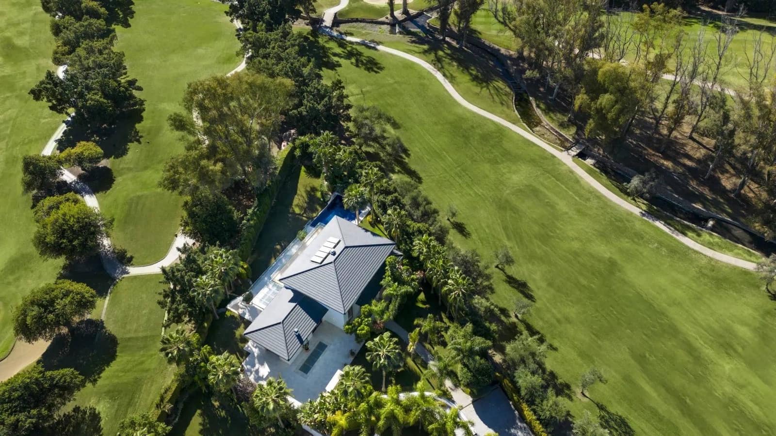 6 soveværelse Villa til salg i Nueva Andalucia med swimmingpool garage - € 6.495.000 (Ref: 8836683)