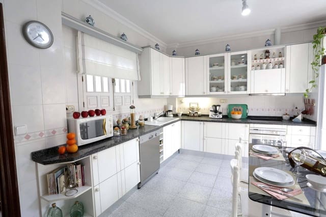 5 bedroom Townhouse for sale in Coria del Río with garage - € 370,000 (Ref: 8854810)