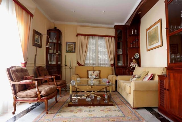 5 bedroom Townhouse for sale in Coria del Río with garage - € 370,000 (Ref: 8854810)