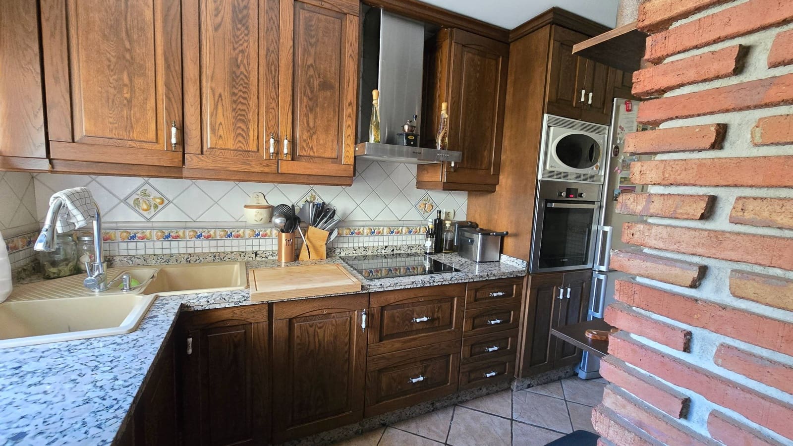 3 quarto Moradia Geminada para venda em Estepona com piscina garagem - 620 000 € (Ref: 8900434)