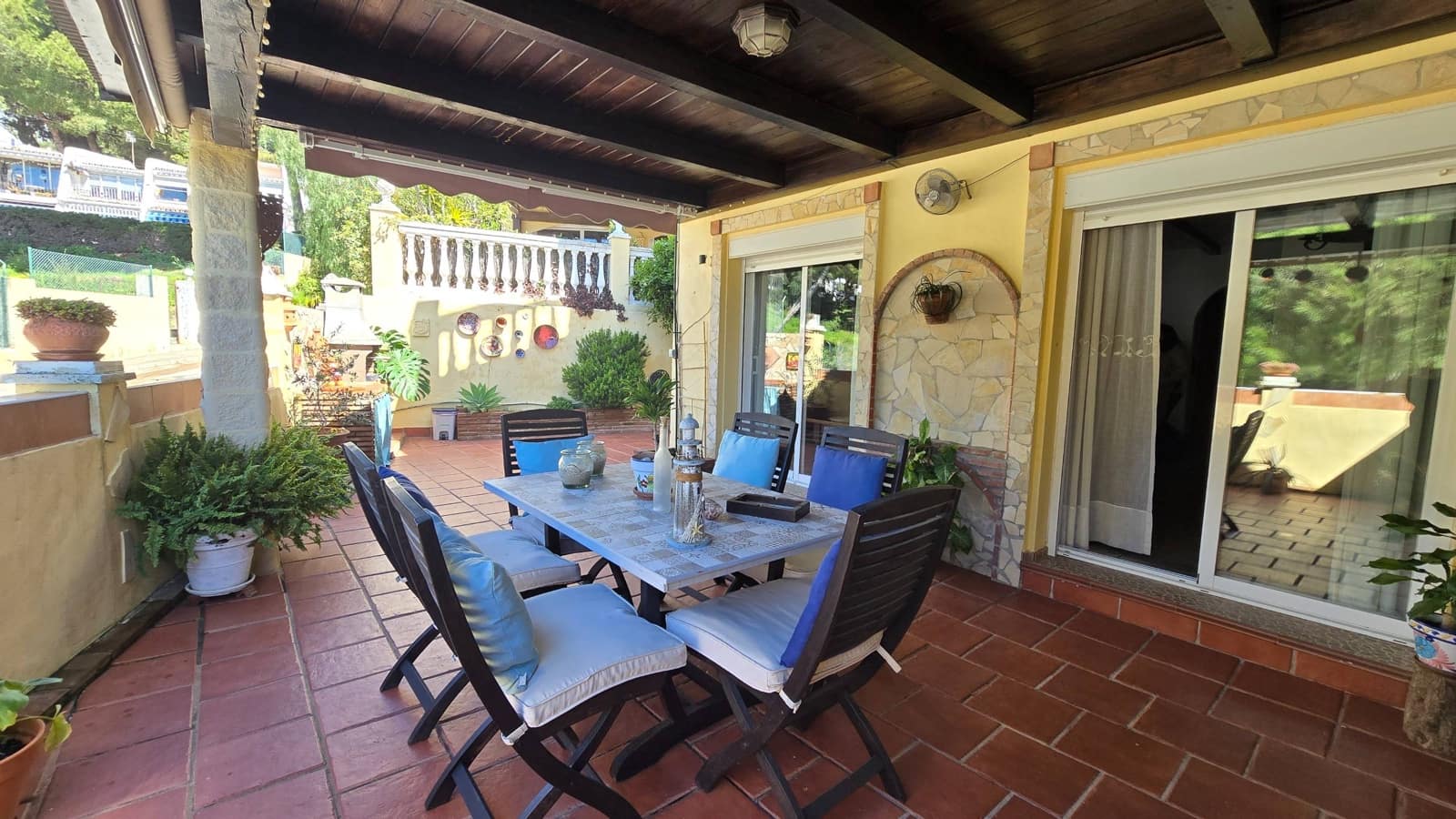 3 quarto Moradia Geminada para venda em Estepona com piscina garagem - 620 000 € (Ref: 8900434)