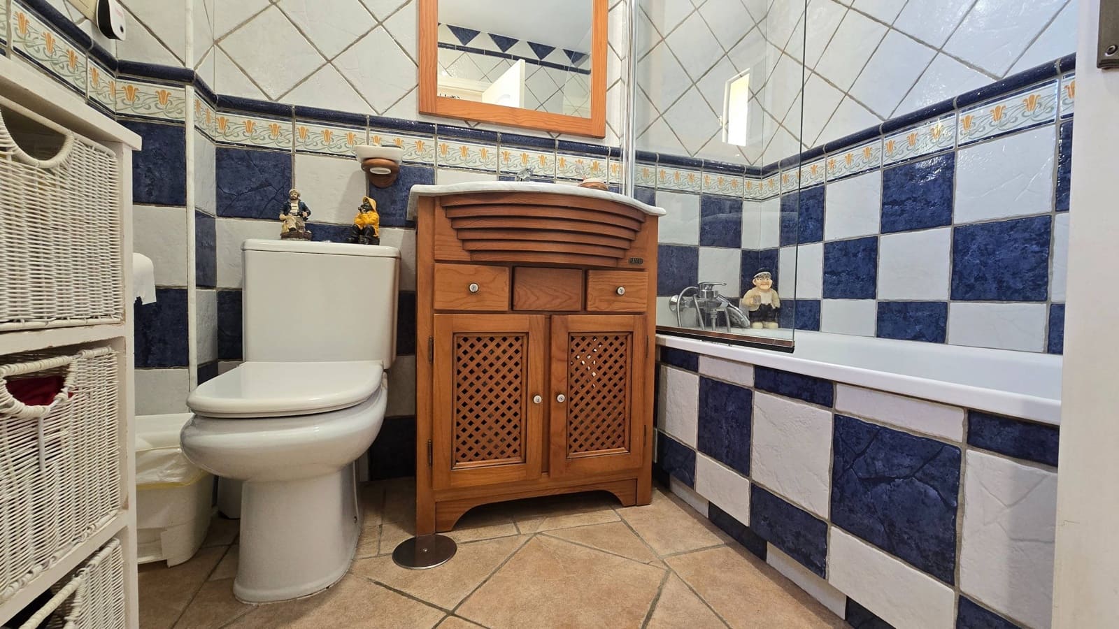 3 quarto Moradia Geminada para venda em Estepona com piscina garagem - 620 000 € (Ref: 8900434)