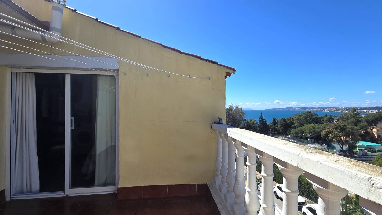 3 quarto Moradia Geminada para venda em Estepona com piscina garagem - 620 000 € (Ref: 8900434)
