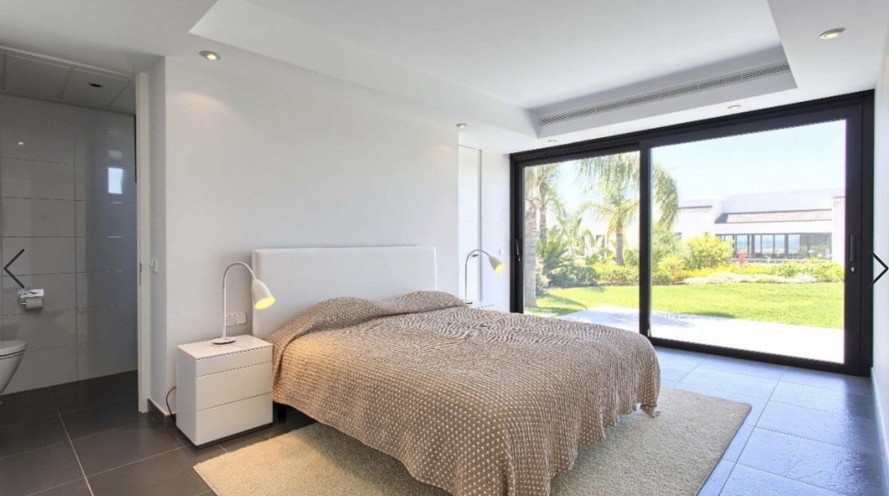 5 bedroom Villa for sale in Benahavis with pool garage - € 4,675,000 (Ref: 8917967)