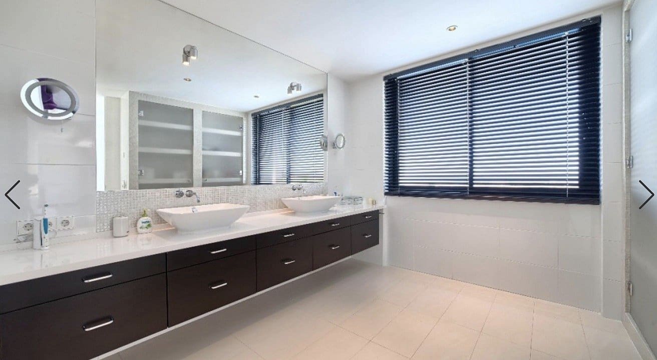 5 bedroom Villa for sale in Benahavis with pool garage - € 4,675,000 (Ref: 8917967)