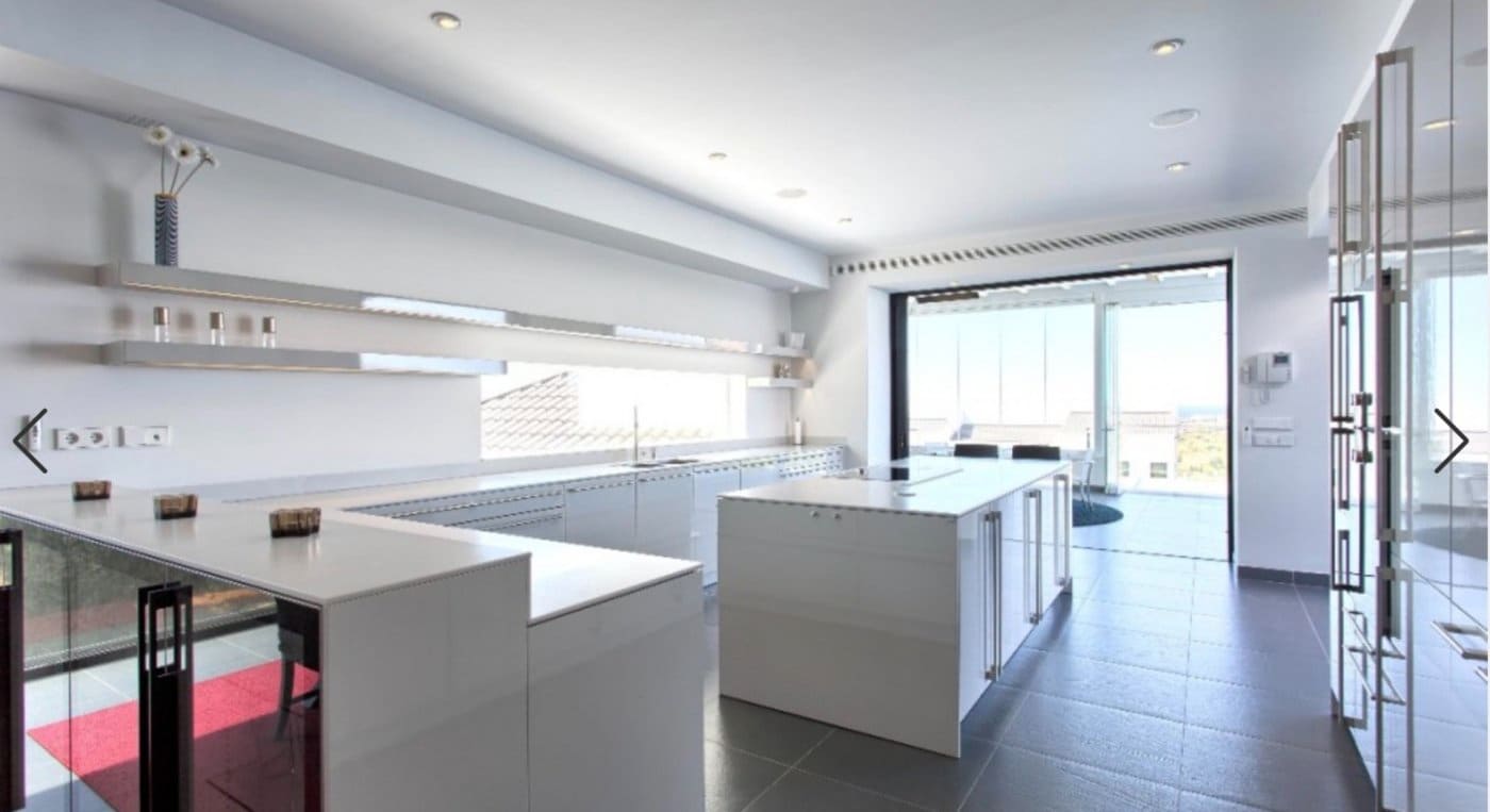 5 bedroom Villa for sale in Benahavis with pool garage - € 4,675,000 (Ref: 8917967)