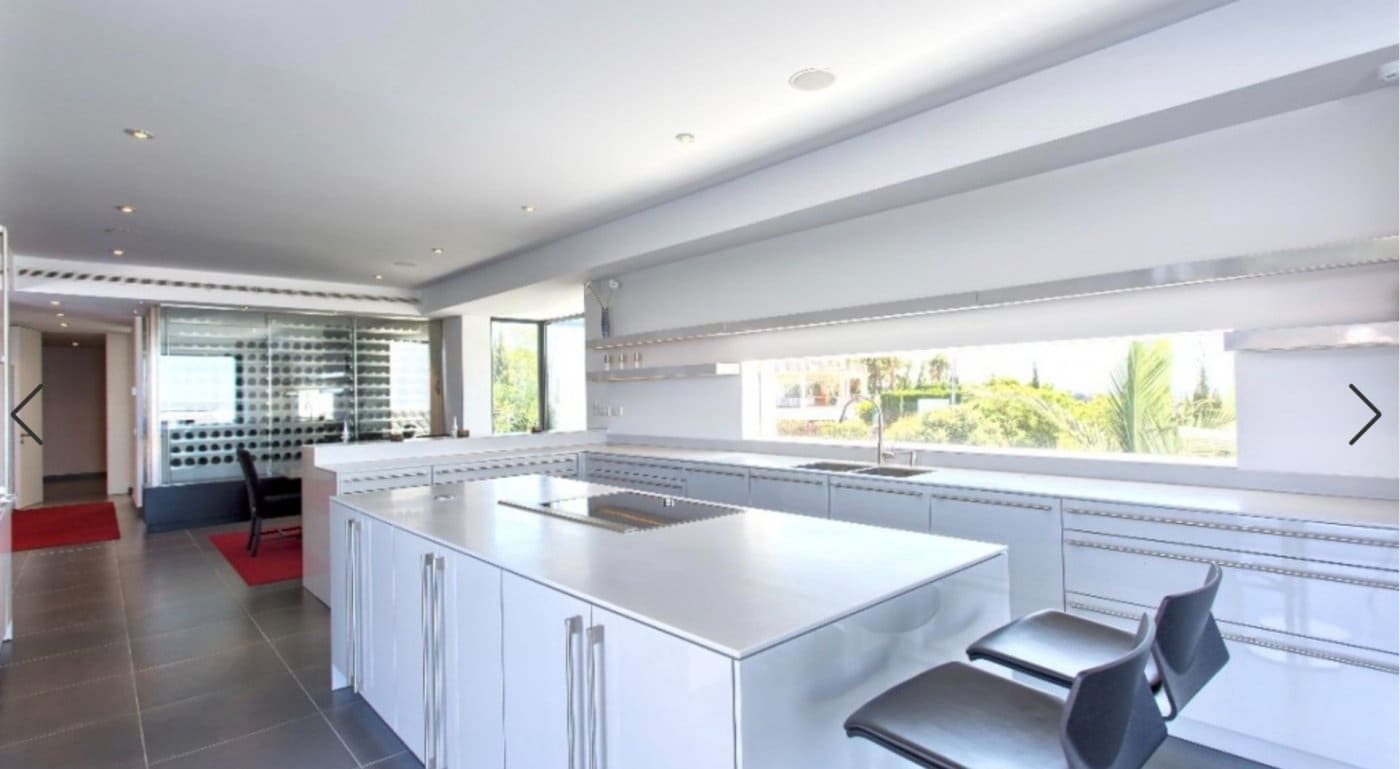 5 bedroom Villa for sale in Benahavis with pool garage - € 4,675,000 (Ref: 8917967)