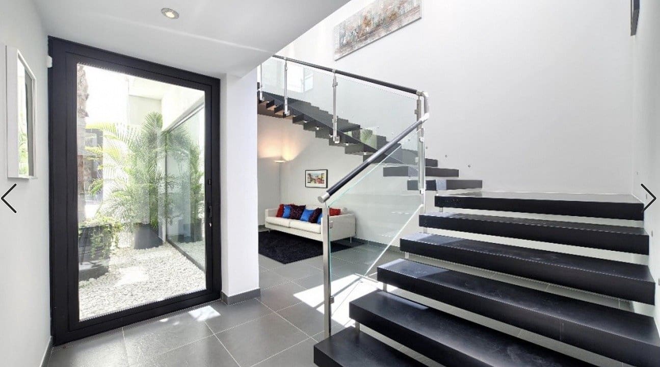 5 bedroom Villa for sale in Benahavis with pool garage - € 4,675,000 (Ref: 8917967)