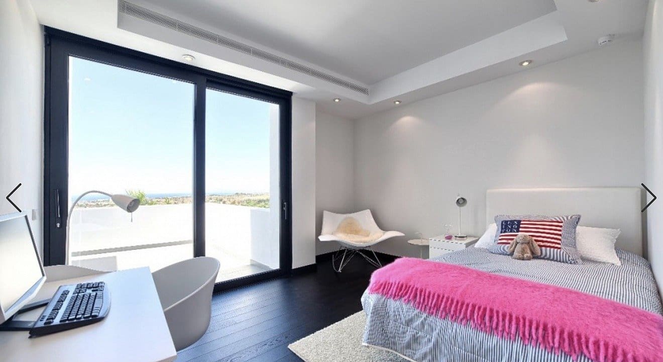 5 bedroom Villa for sale in Benahavis with pool garage - € 4,675,000 (Ref: 8917967)