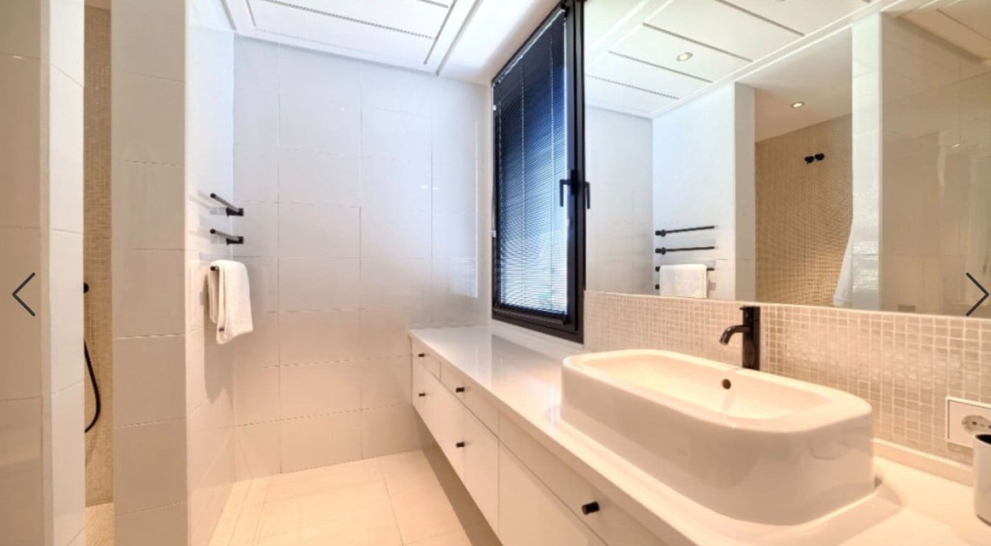 5 bedroom Villa for sale in Benahavis with pool garage - € 4,675,000 (Ref: 8917967)