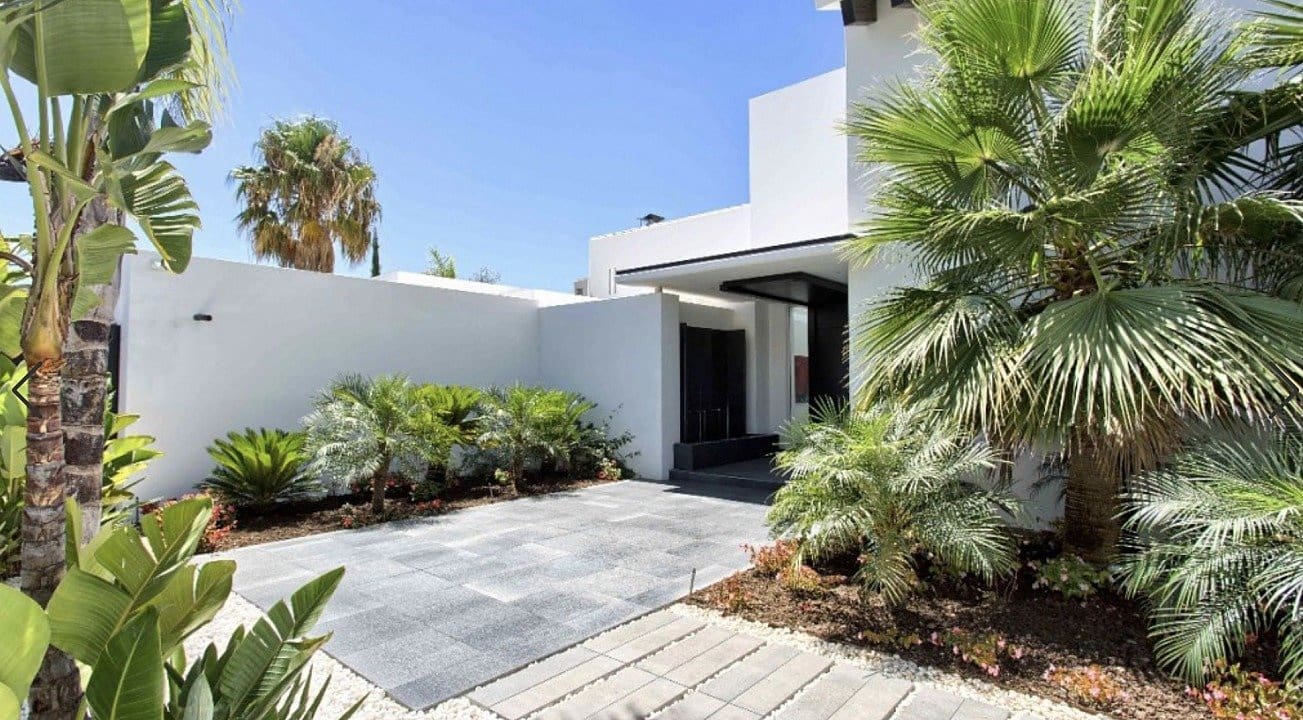 5 bedroom Villa for sale in Benahavis with pool garage - € 4,675,000 (Ref: 8917967)