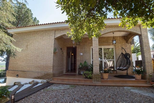 4 bedroom Villa for sale in Salteras with pool - € 285,000 (Ref: 8957132)