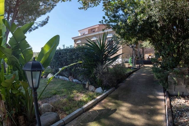 4 bedroom Villa for sale in Salteras with pool - € 285,000 (Ref: 8957132)