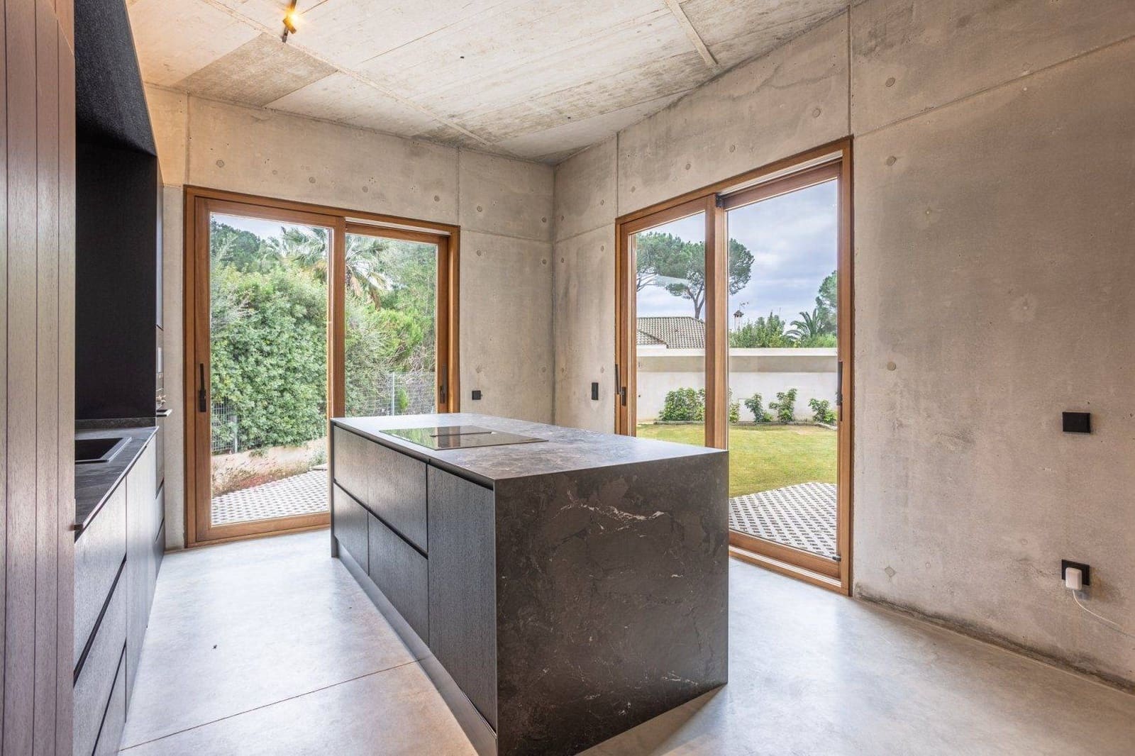 3 soverom Villa til salgs i Carmona med svømmebasseng garasje - € 525 000 (Ref: 9020973)