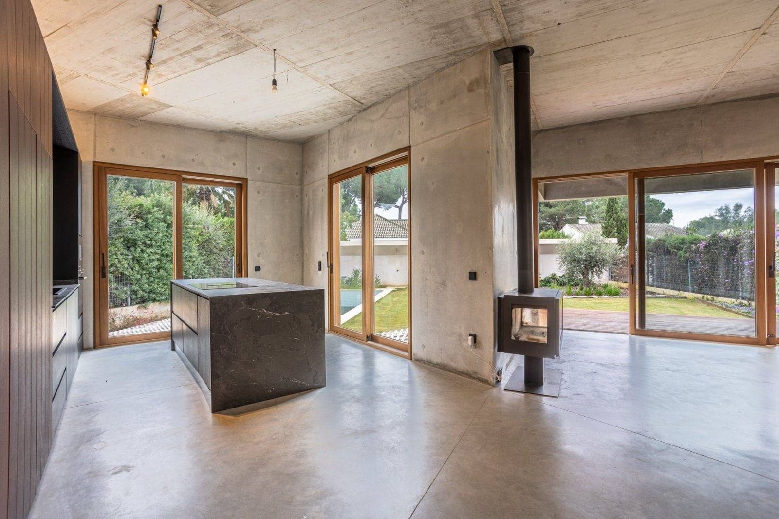 3 soverom Villa til salgs i Carmona med svømmebasseng garasje - € 525 000 (Ref: 9020973)