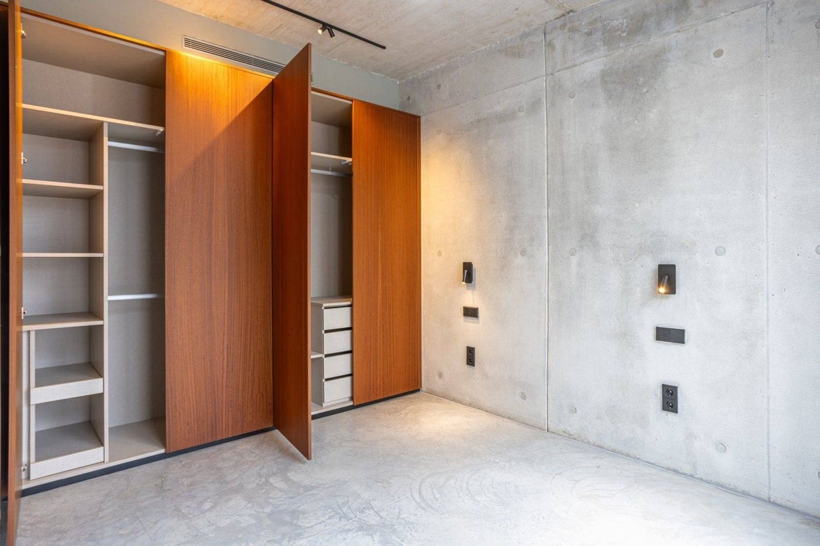 3 soverom Villa til salgs i Carmona med svømmebasseng garasje - € 525 000 (Ref: 9020973)