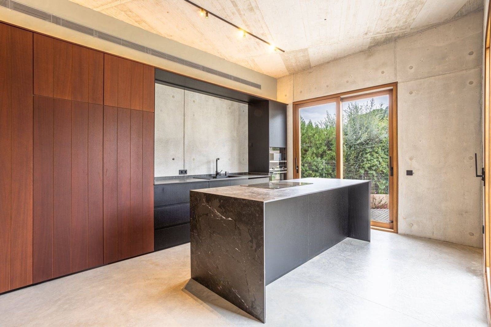 3 soverom Villa til salgs i Carmona med svømmebasseng garasje - € 525 000 (Ref: 9020973)