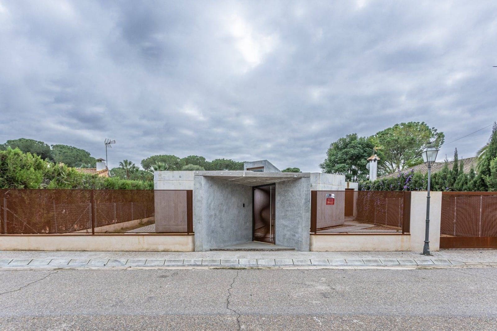 3 soverom Villa til salgs i Carmona med svømmebasseng garasje - € 525 000 (Ref: 9020973)