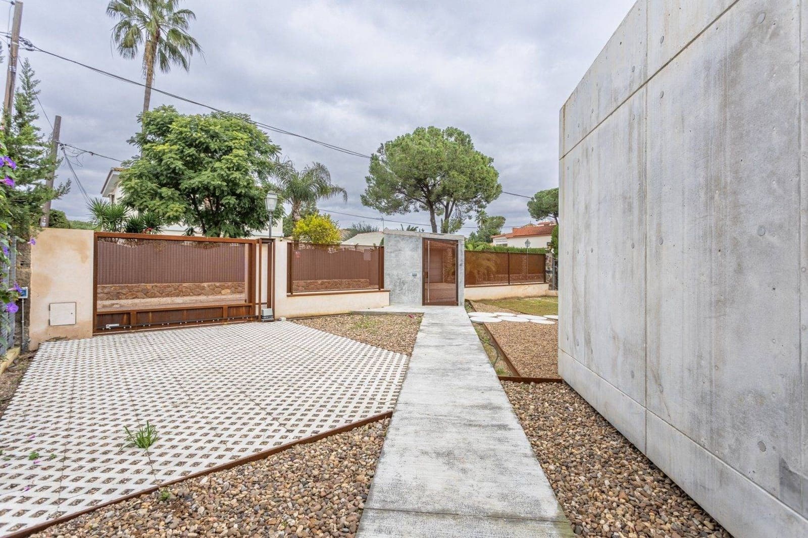 3 soverom Villa til salgs i Carmona med svømmebasseng garasje - € 525 000 (Ref: 9020973)