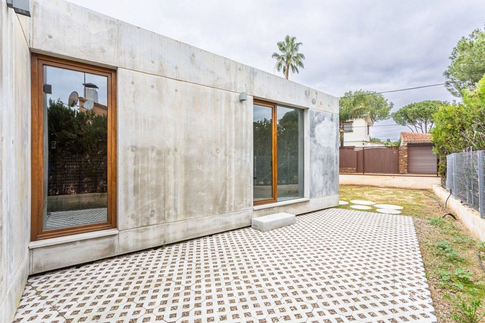 3 soverom Villa til salgs i Carmona med svømmebasseng garasje - € 525 000 (Ref: 9020973)