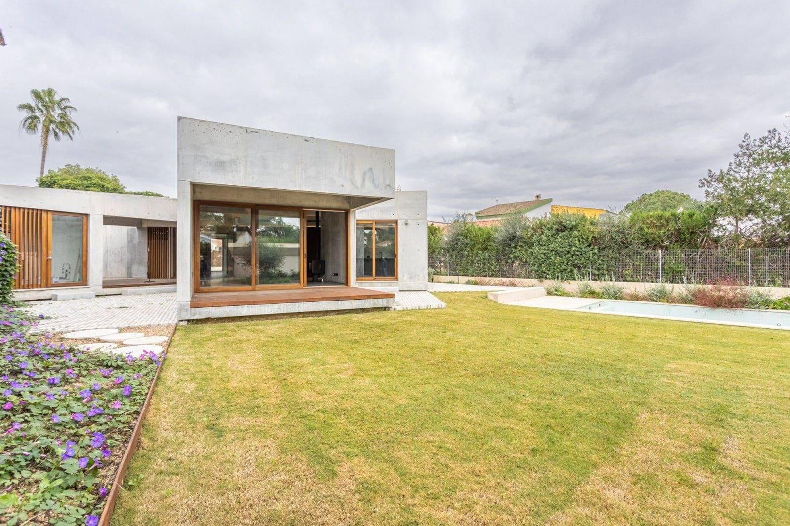 3 soverom Villa til salgs i Carmona med svømmebasseng garasje - € 525 000 (Ref: 9020973)