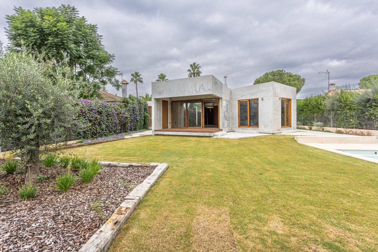 3 soverom Villa til salgs i Carmona med svømmebasseng garasje - € 525 000 (Ref: 9020973)